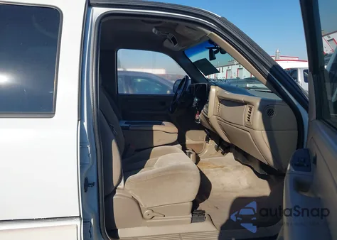 2004 Chevrolet Silverado 2500Hd Ls из США, поврежденный, VIN 1GCHC23U64F147849